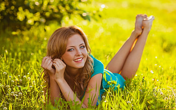 beauty in field, grass, green, smile, beauty HD wallpaper