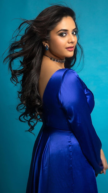 Sreemukhi, telugu actress HD phone wallpaper