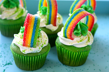 Cupcakes, sweet, day, rainbow, green, dessert, cupcake, st patrick, food HD wallpaper