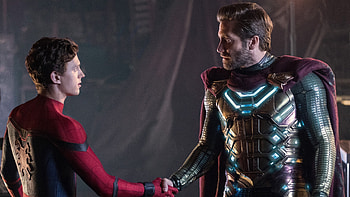 Spider-Man Far From Home: Heroic Encounter between Spider-Man and Mysterio, Tom Holland, Mysterio (Marvel Comics), Jake Gyllenhaal, movie, Spider-Man: Far From Home HD wallpaper