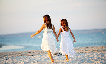 Girls, Sea, Children, Shore, Bank, Miscellanea, Miscellaneous, Ocean HD wallpaper