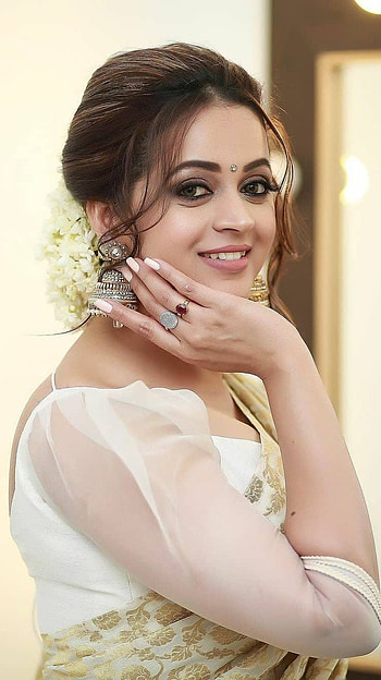 Bhavana, mallu aunty, saree lover HD phone wallpaper