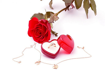 Rose and Ring, ring, graphy, romantic rose, red, necklace HD wallpaper