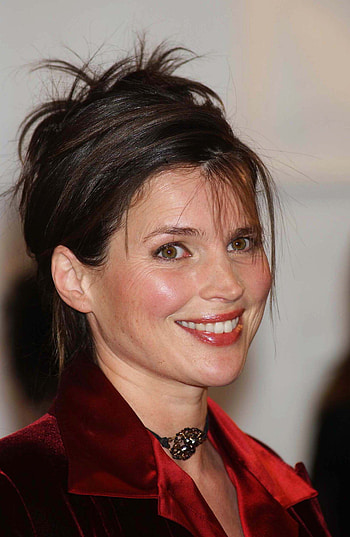 Julia Ormond, Actress profile, Career highlights, Versatile performer HD phone wallpaper