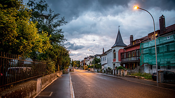 Trees city street, Cityscape night, Road clouds HD wallpaper