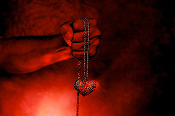Shine, Hand, Miscellanea, Miscellaneous, Brilliance, Heart, Chain HD wallpaper