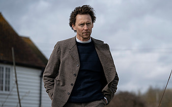 Tom Hiddleston, Essex Serpent, 2022 movie HD wallpaper