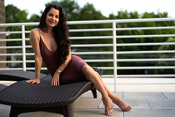 Brunette Girl Sitting Smiling , brunette, girls, model HD wallpaper
