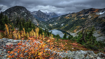 marvelous mountain lake, bushes, autumn, mountains, rocks, lake HD wallpaper