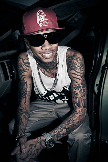 Tyga, Fashionable outfit, screensavers, Sarah Tremblay's collection HD phone wallpaper