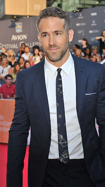 Ryan Reynolds, Handsome Hunk, Actor HD phone wallpaper