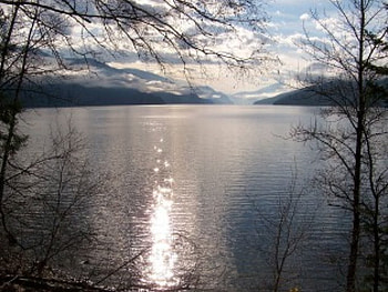 Beautiful sunny reflection on Slocan Lake British Columbia, sunny, beautiful HD wallpaper