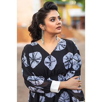 Sreemukhi, face, hair HD phone wallpaper