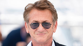 Gaslit TV series, Sean Penn, Movie industry, Vaccination advocacy HD wallpaper