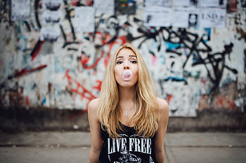 Girl Blowing Bubble Gum , bubble-gum, bubble, girls, model HD wallpaper