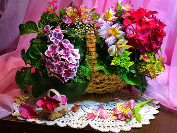 Still life, colorful, colors, spring, nice, fragrance, basket, table, room, beautiful, summer, pretty, freshness, gresh, scent, flowers, lovely HD wallpaper