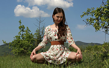 Annika in a Field, model, dress, field, brunette HD wallpaper