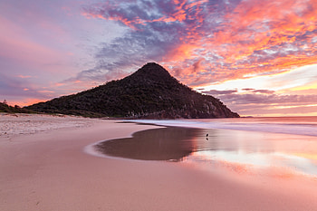 Nature, water surface, beach, rock, beautiful, sky HD wallpaper