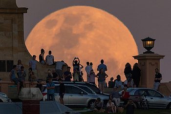 Supermoon over Fremantle, Australia, 14 November, 2016, Supermoon, Perigee, Australia, Fremantle HD wallpaper
