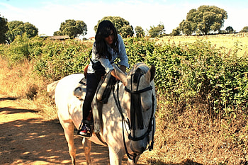 Out For A Ride . ., style, cowgirl, fun, brunettes, horses, outdoors, ranch, girls, women, boots, western, female HD wallpaper