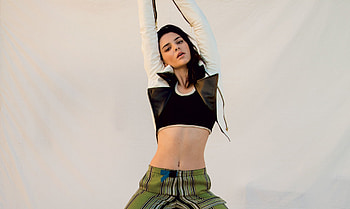 Kendall Jenner, arms up, hoot, 2018 HD wallpaper