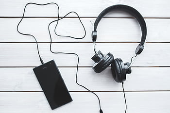 Black vintage heads connected to a smart on a wooden background. Ideal for music themes. HD wallpaper