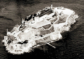 Explore Alcatraz Island, Historical prison, Pier 33, Travel guide HD wallpaper