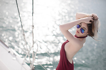 Women With Shades Outdoor, girls, model, outdoors HD wallpaper