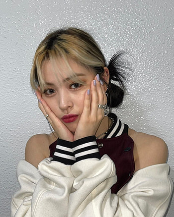 legendary ryujin, Yeji, Kpop, Lia, Yuna, Itzy, Chaeryeong HD phone wallpaper