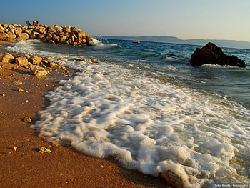ON THE ROCKS, sunshine, seaside, sea, oceans, coastline, waterscape, people, surf, waves, boats, sailing, water, suntan HD wallpaper