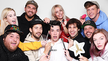 David Dobrik, Pin by Monca, David's Vlog, Vlogging HD wallpaper