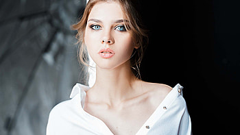 Blue Eyes Girl Model Is Standing In Blur Dark Background Wearing White Shirt Girls HD wallpaper