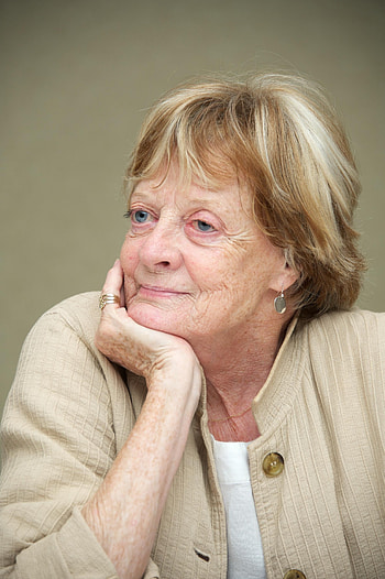 Maggie Smith, 2012 , Fanpop, Legendary actress HD phone wallpaper