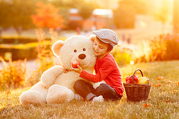 Eat your apple, Teddy!, white, orange, copil, teddy bear, boy, red, fruit, autumn, apple, child, hat, picnic HD wallpaper