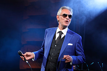 Andrea Bocelli, Number one on charts, Si album, Rolling Stone HD wallpaper