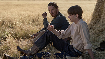 Benedict Cumberbatch Kodi Smit-McPhe The Power of the Dog HD wallpaper