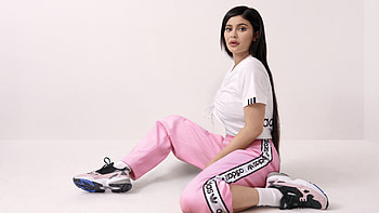 Kylie Jenner Adidas, kylie-jenner, celebrities, girls, model HD wallpaper