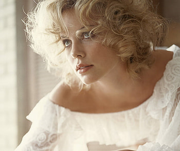 Charlize Theron, sweet, gorgeous, hot, actress HD wallpaper