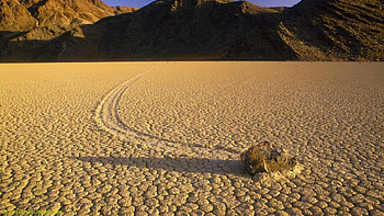Moving Stone in the Desert, Moving, Desert, Hot, Stone HD wallpaper