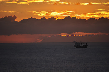 Golden Sunrise, sea, ships, clouds, water, sun, gold HD wallpaper