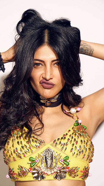 Shruti Hassan, bollywood actress, funny face HD phone wallpaper