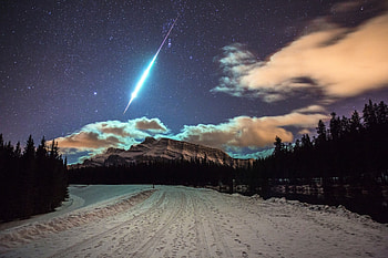 Shooting Star in Winter Night Sky, Nights, Stars, Winter, Snow, Nature, Sky HD wallpaper