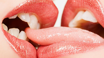 Music kiss , Melodic atmosphere, Harmonious love, Musical passion HD wallpaper