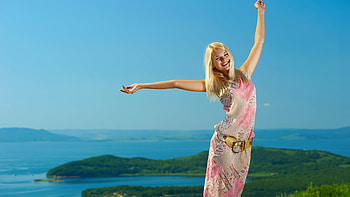 A Smile Makes Everyday Better !, sea, smiling, hands, girl, beautiful, view, happy, living, joy HD wallpaper