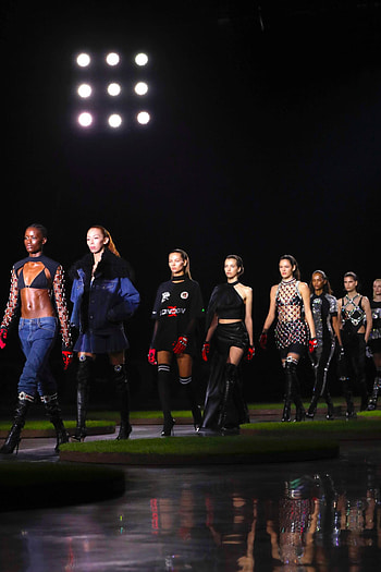 Highlights of London Fashion Week, Captivating and inspiring ry, Unveiling the latest trends, Fashion at its finest HD phone wallpaper