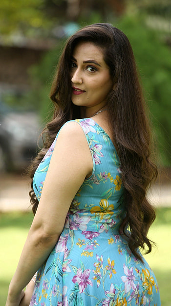 Manjusha, telugu actress, anchor, beautiful, sexy gorgeous HD phone wallpaper