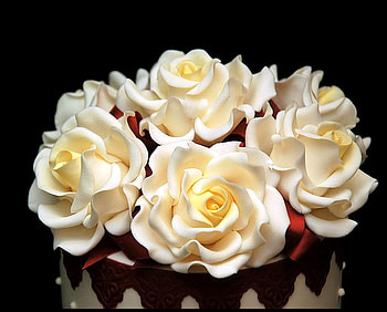 Whipped cream, white, black, roses, flowers, cake, cream, beauty HD wallpaper