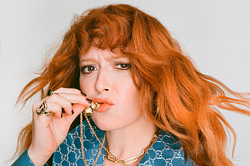 Natasha Lyonne, Troubled youth, Russian Doll star, Rolling Stone interview HD wallpaper