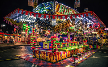 balloon pop race in an amusement park r, night, games, toys, lights, r, amusement park HD wallpaper