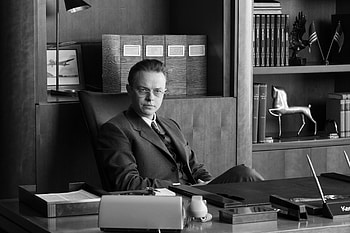 Dramatic Monochrome Office Scene - Oppenheimer, Dane DeHaan, movie, Oppenheimer HD wallpaper